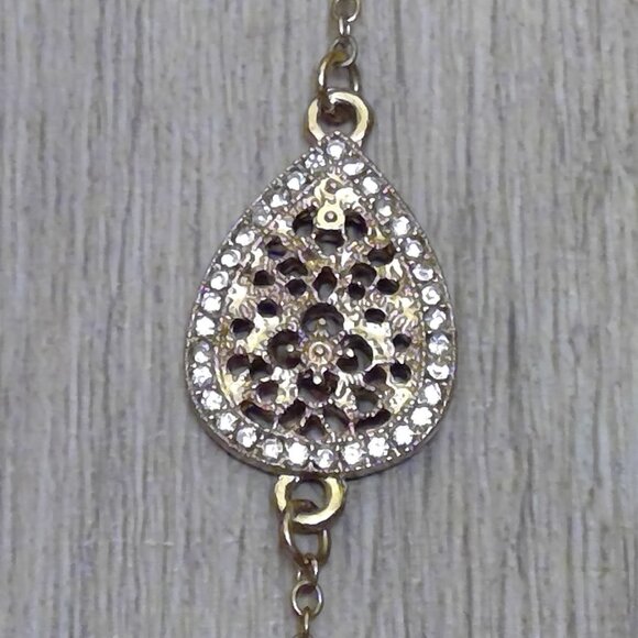 Decorative Filigree and Rhinestone Design Necklace - Picture 4 of 5